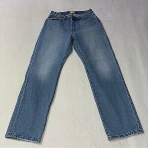 ••• SOLD ••• Levi’s 501 Curve Mid-Wash Straight Leg Women’s Size 29